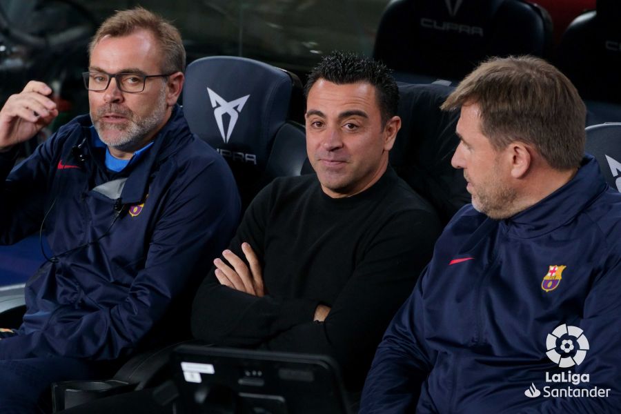 Xavi Hernández, en el banquillo del Camp Nou (Foto: LaLiga).