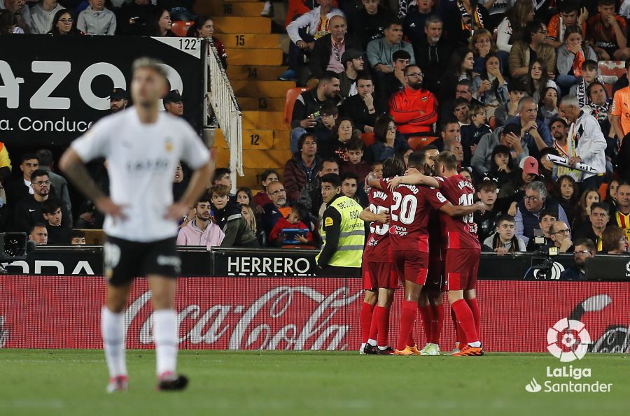 Mestalla lamenta el segundo gol del Sevilla al Valencia (Foto: LaLiga)