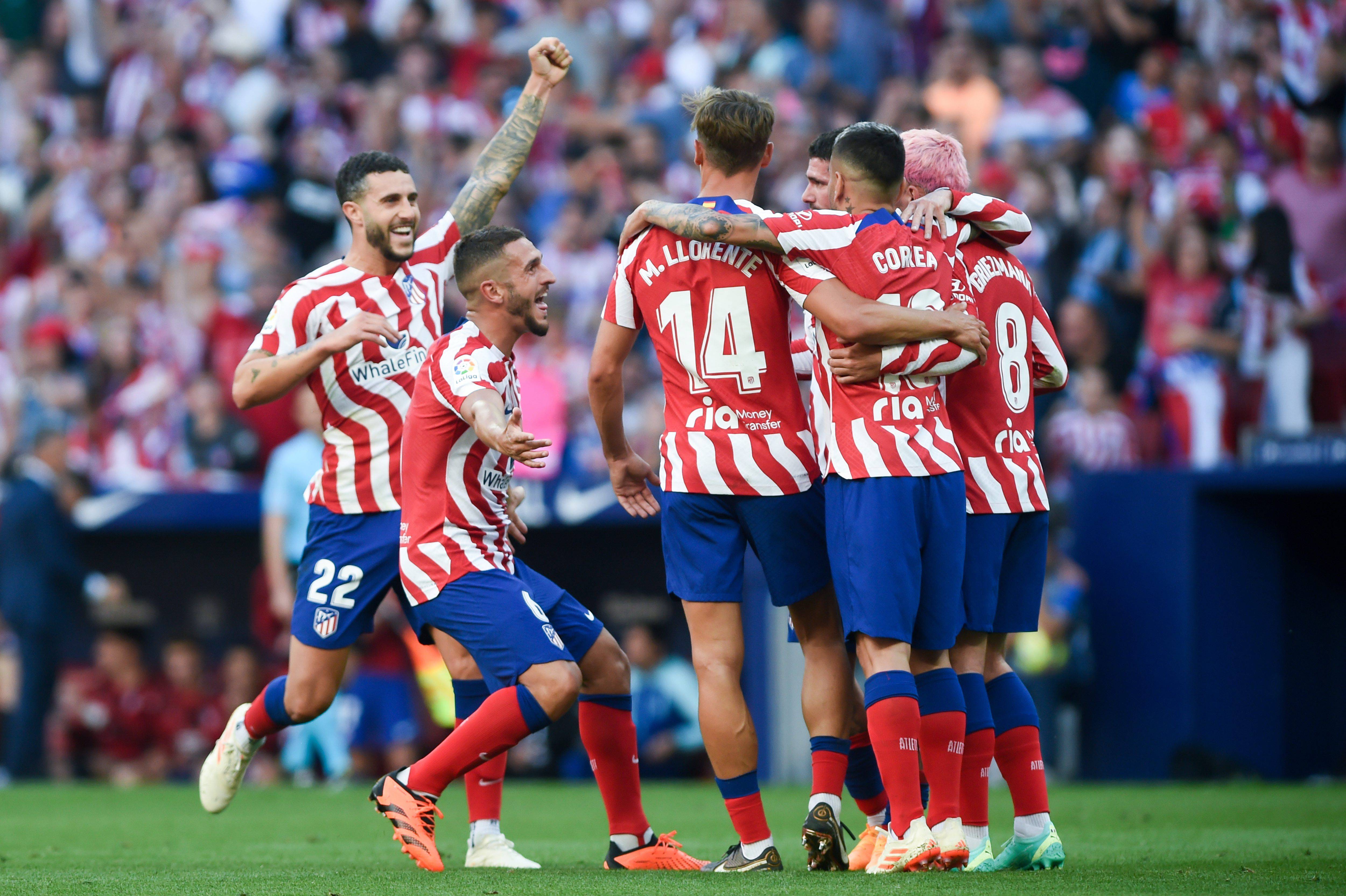 Los jugadores del Atlético celebran un gol ante el Almería.