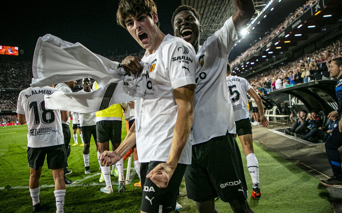 Javi Guerra, del Valencia CF por su abuelo y la camiseta de su gol