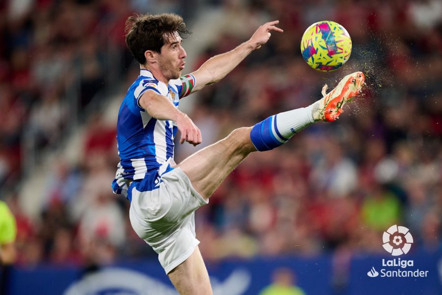 Aritz ante Osasuna en El Sadar. (Foto: LaLiga).