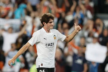 Javi Guerra celebra su gol al Valladolid (Foto: Twitter Javi Guerra).