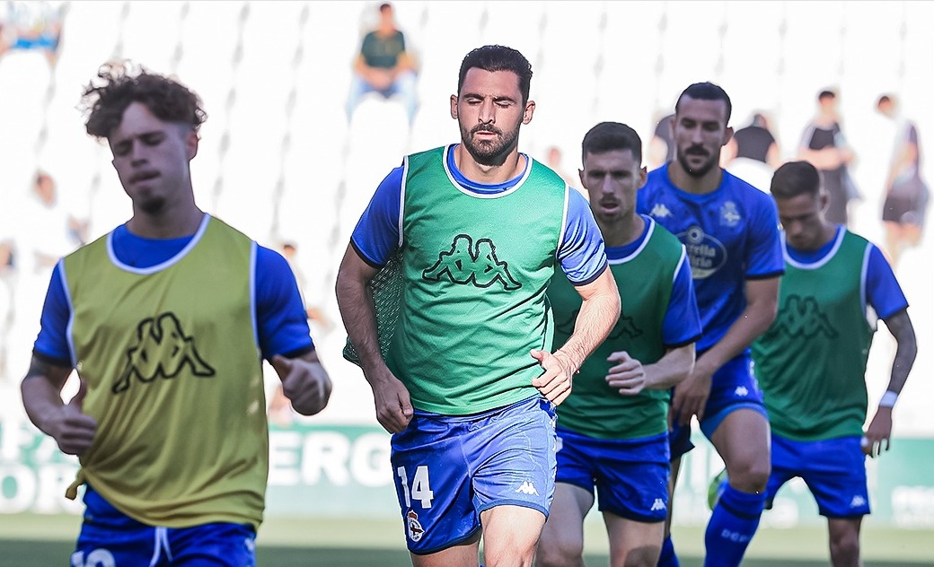 El Dépor calentando en Córdoba (Foto: RCD)