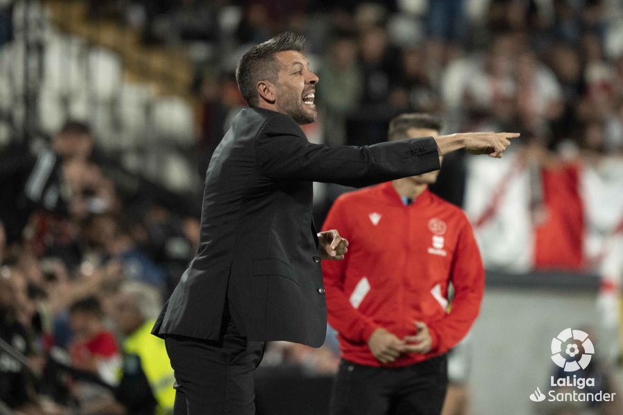 Paulo Pezzolano, en el Rayo - Valladolid (Foto: LaLiga).