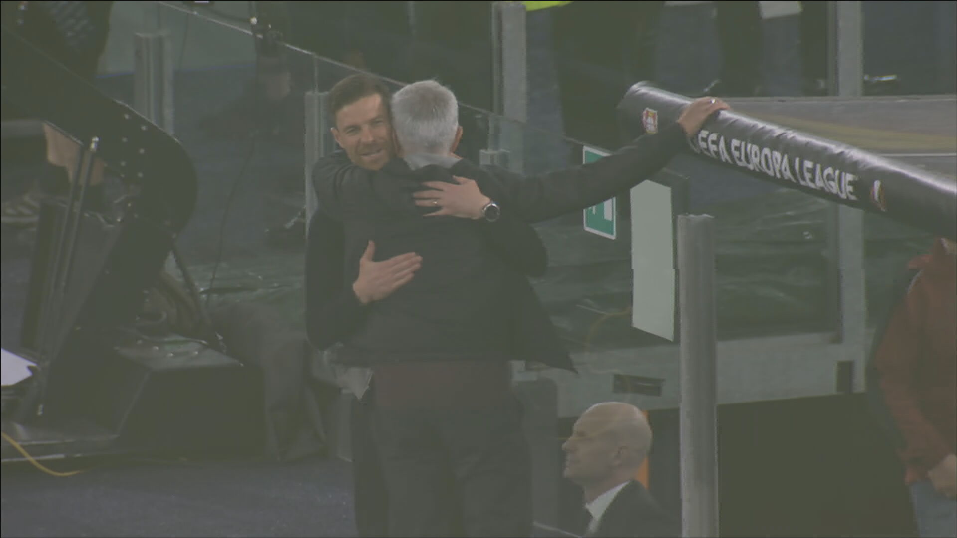 Mourinho besa a Xabi Alonso al verle en el Olímpico de Roma