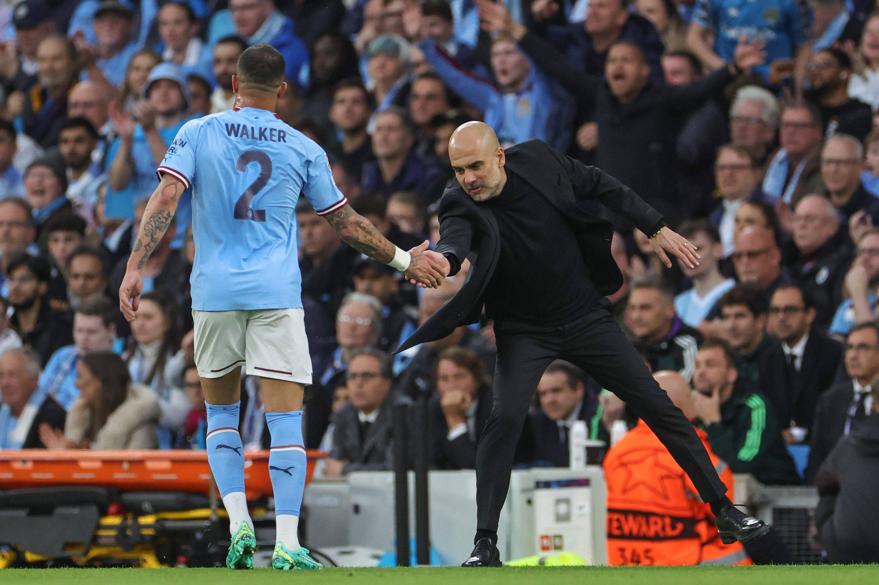 Kyle Walker y Pep Guardiola, durante el City-Real Madrid de Champions (Foto: Cordon Press).