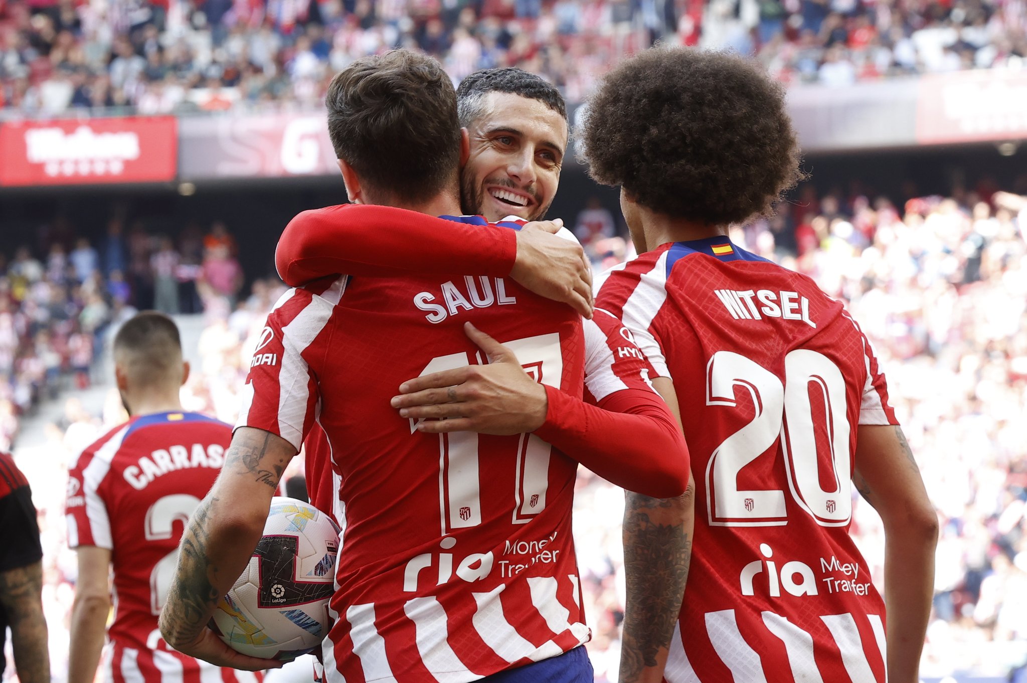 Saúl celebra su gol con Hermoso en el Atlético-Osasuna (Foto: LaLiga).