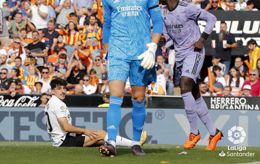 Diego López se lamenta en el Valencia-Real Madrid (Foto: LaLiga).