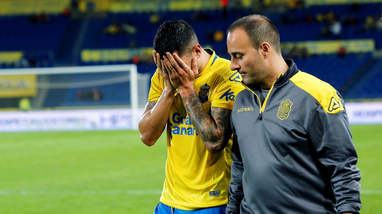 VItolo, llorando en un partido de Las Palmas (Foto: EFE).