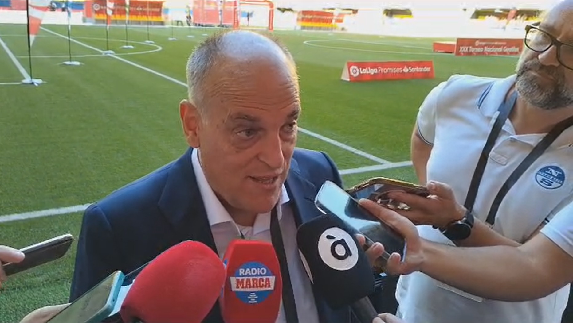 Javier Tebas atiende a los medios en Villarreal.