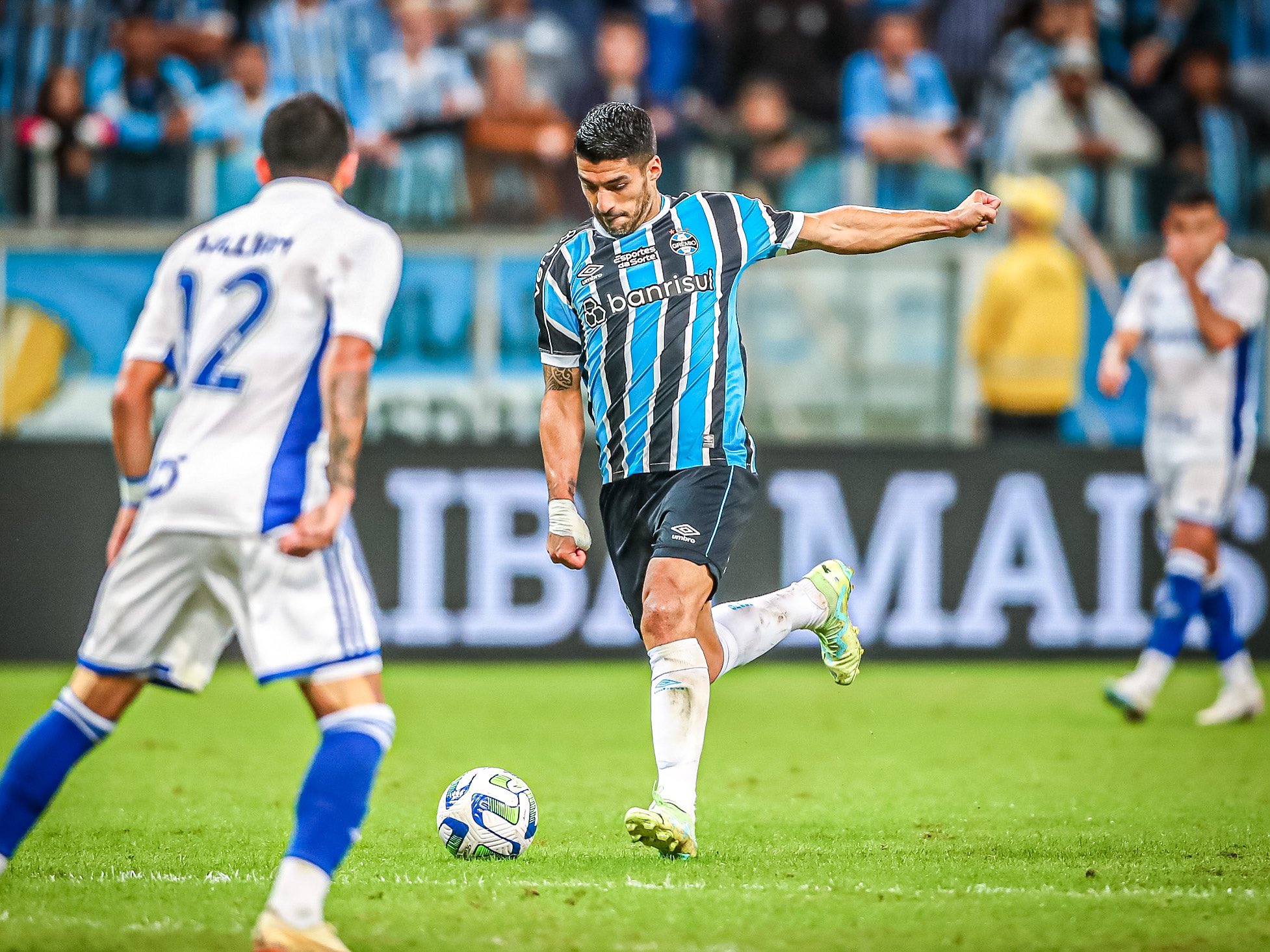 Luis Suárez jugando para su equipo actual, Gremio (Foto: Twitter Luis Suárez)