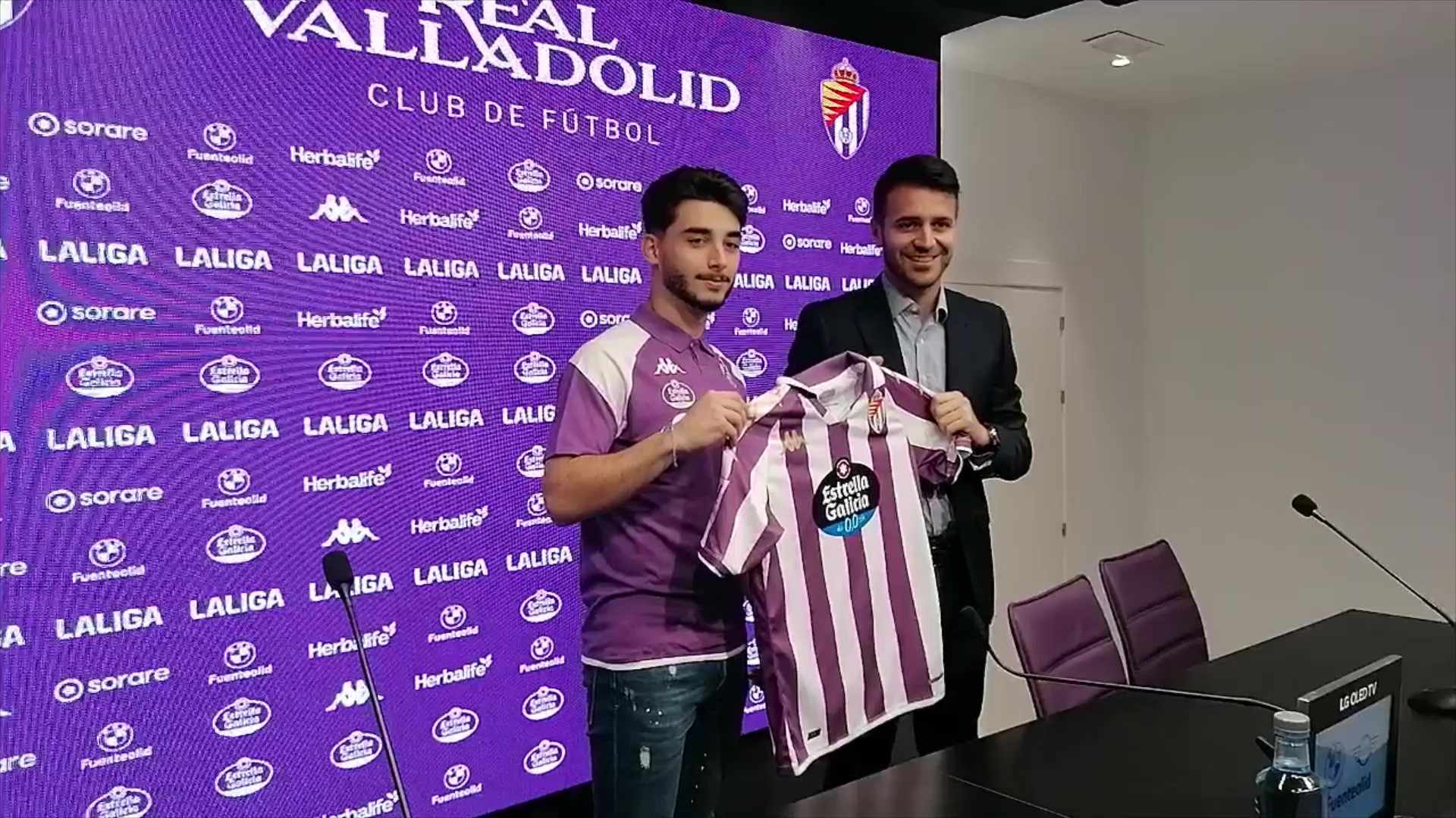 Presentación de Raúl Moro con el Real Valladolid