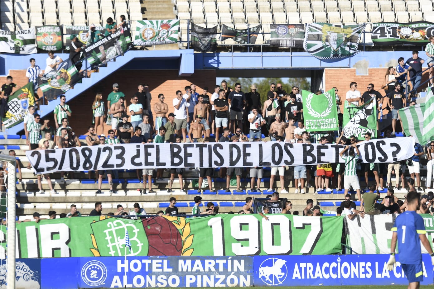 La protesta de la afición del Betis (Foto: Kiko Hurtado)