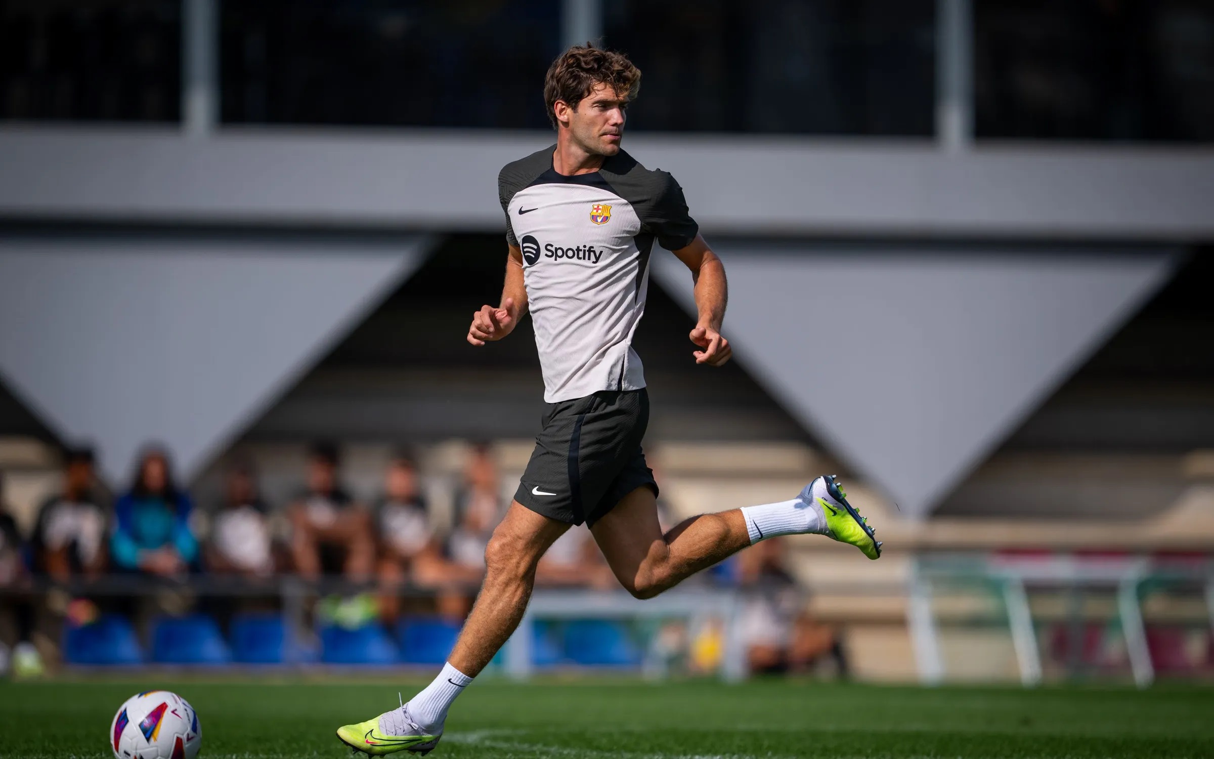 Marcos Alonso, en una sesión del Barcelona (Foto: FCB).