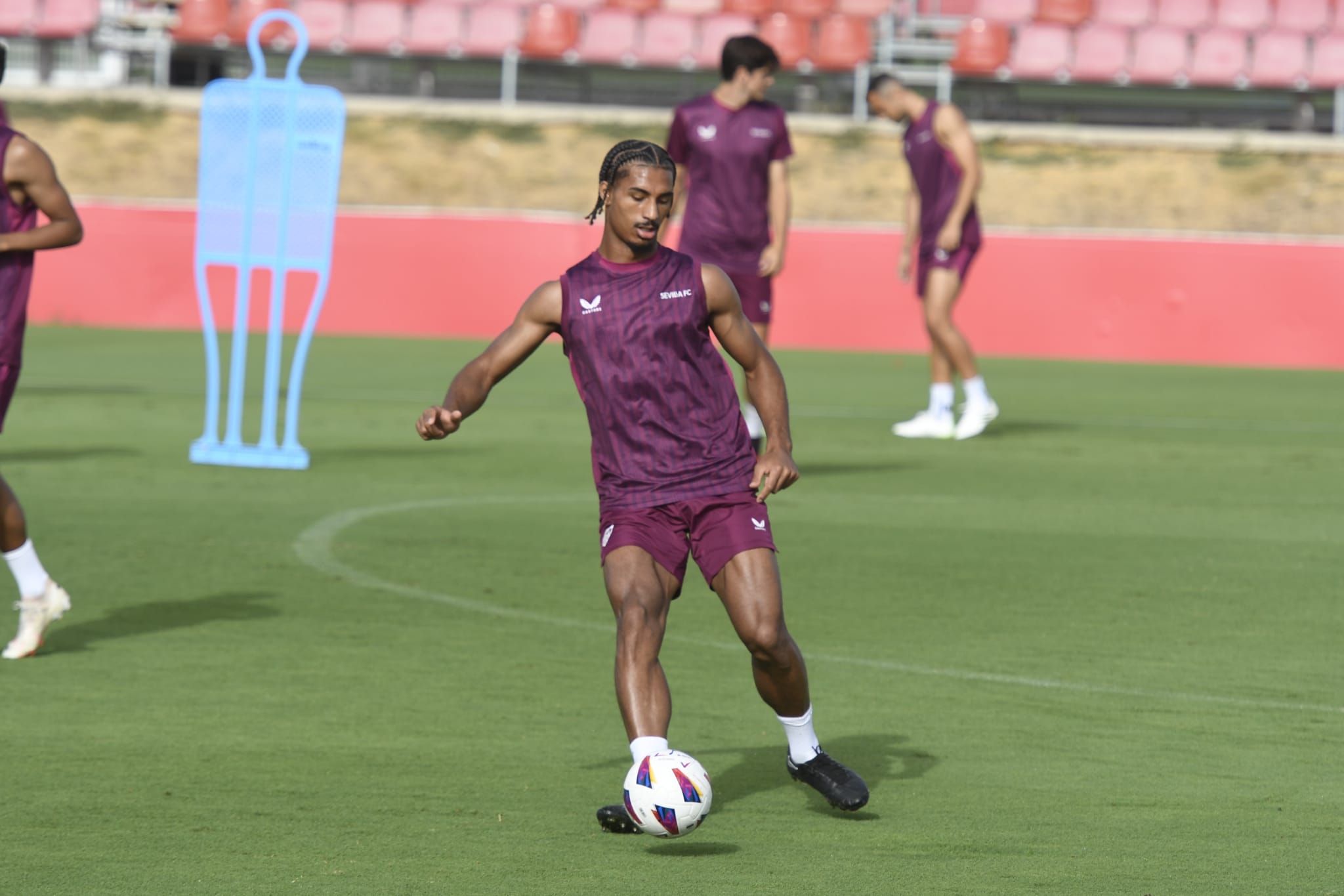 Loïc Badé, en el entrenamiento previo al debut liguero (Foto: Kiko Hurtado).