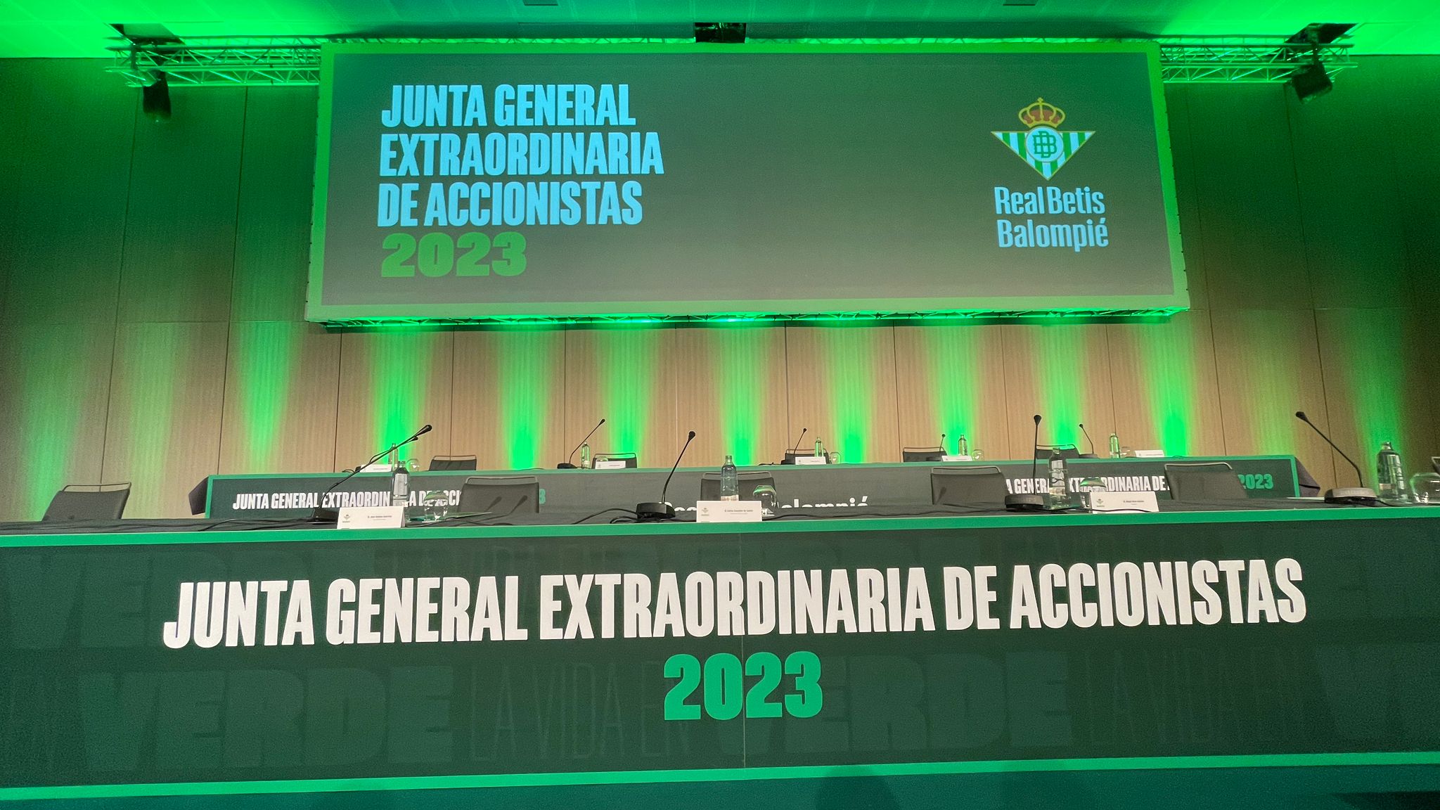 La mesa de la Junta Extraordinaria de 2023 (Foto: Kiko Hurtado)