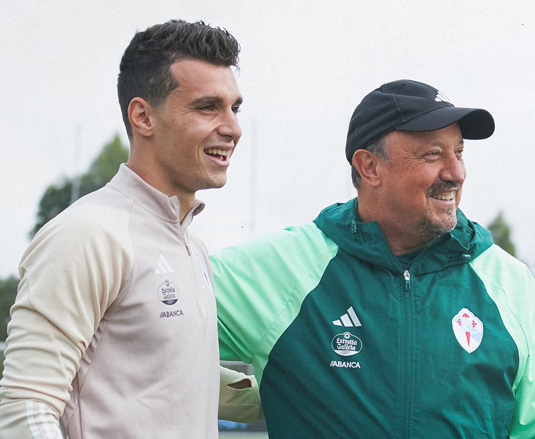 Tasos Douvikas y Rafa Benítez (Foto: RC Celta).