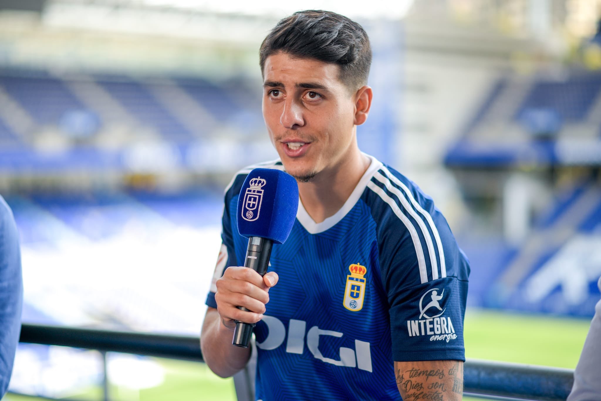 Colombatto en su presentación como nuevo jugador del Real Oviedo (Foto: ROV).