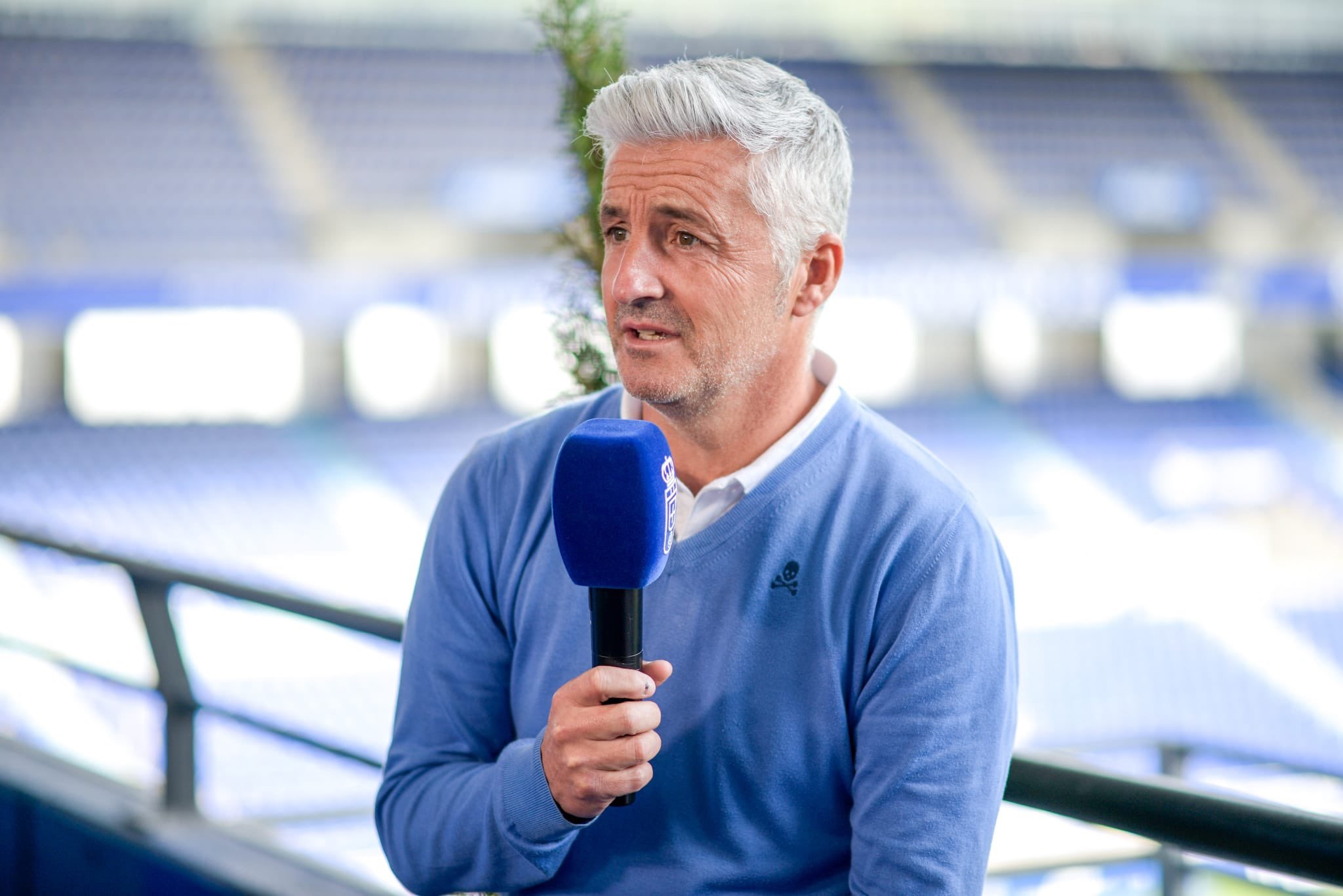 Roberto Suárez, durante la presentación de Colombatto (Foto: Real Oviedo).