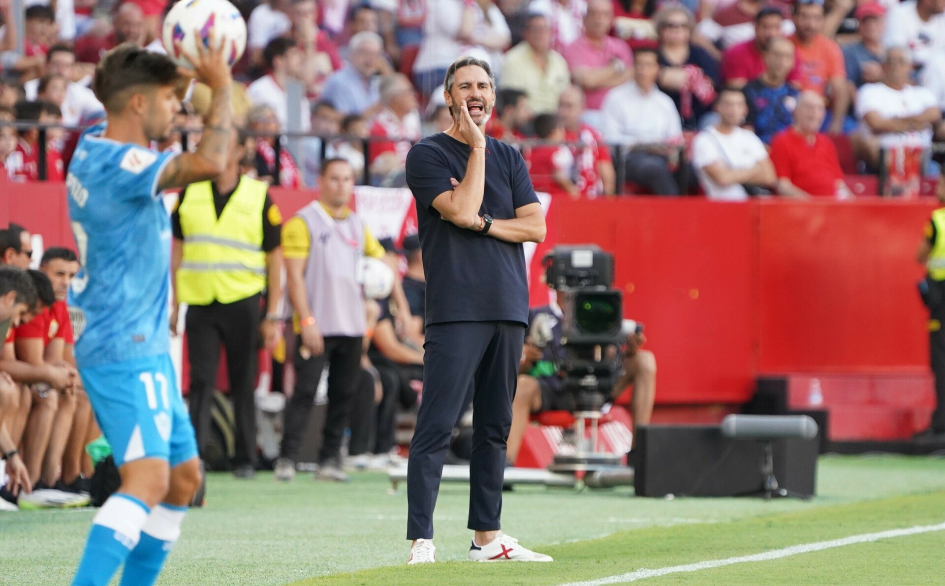 Vicente Moreno en el Sánchez Pizjuan. (Foto: UD Almería)