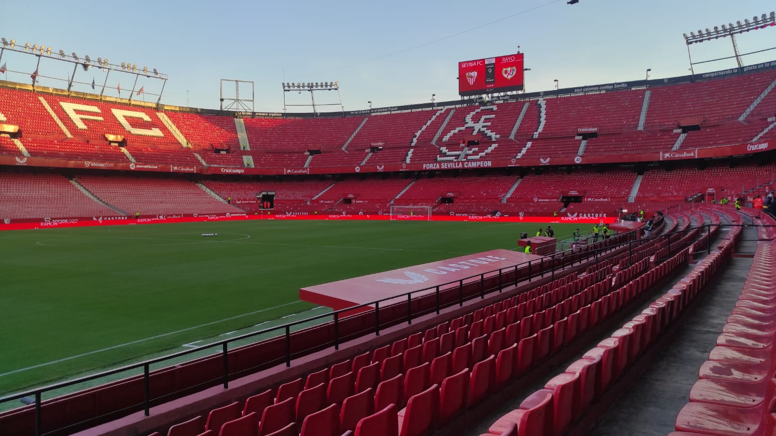 El estadio Ramón Sánchez-Pizjuán, preparado para el Sevilla FC-Athletic Club.