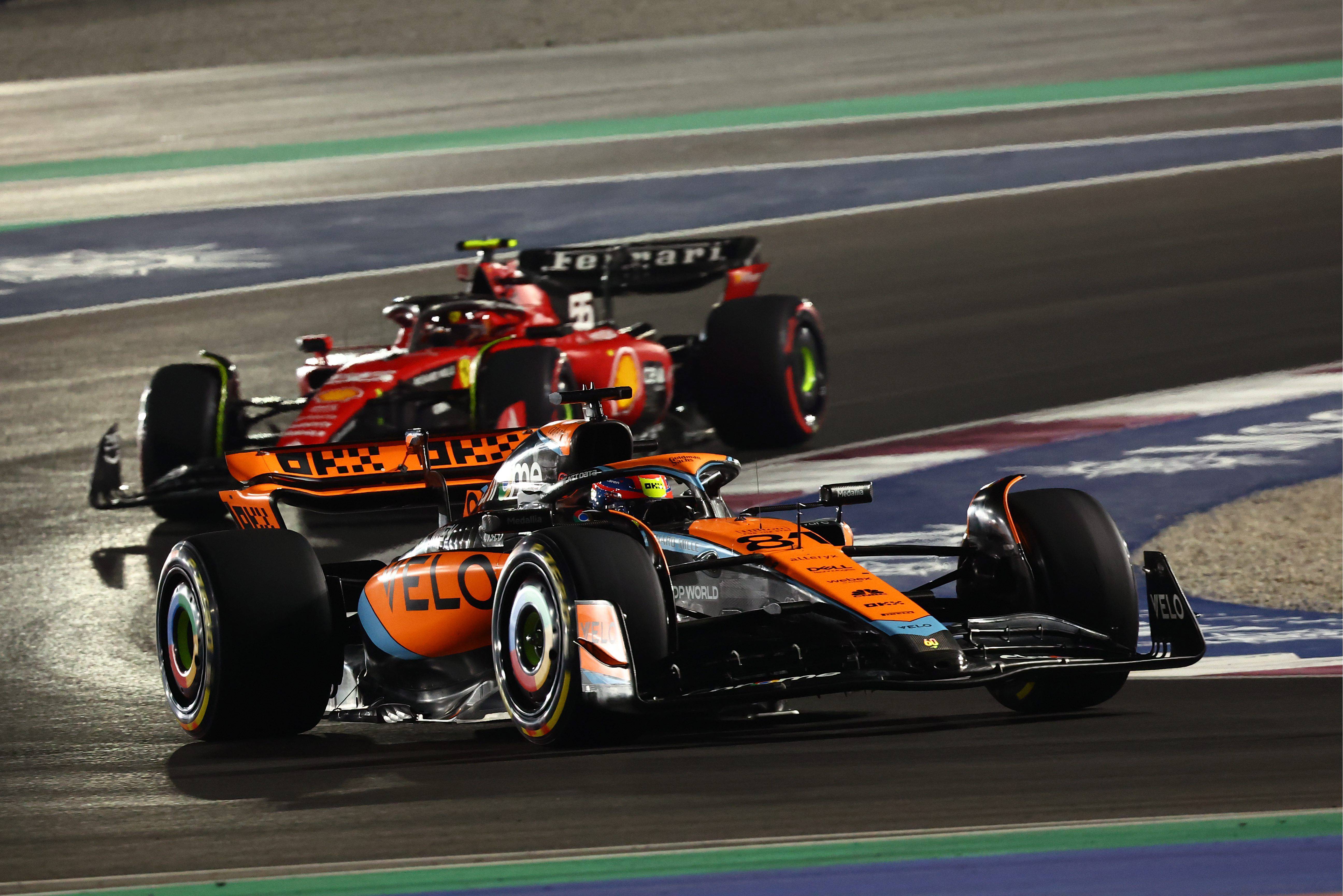 Oscar Piastri y Carlos Sainz, en el GP de Qatar (Foto: Cordon Press).