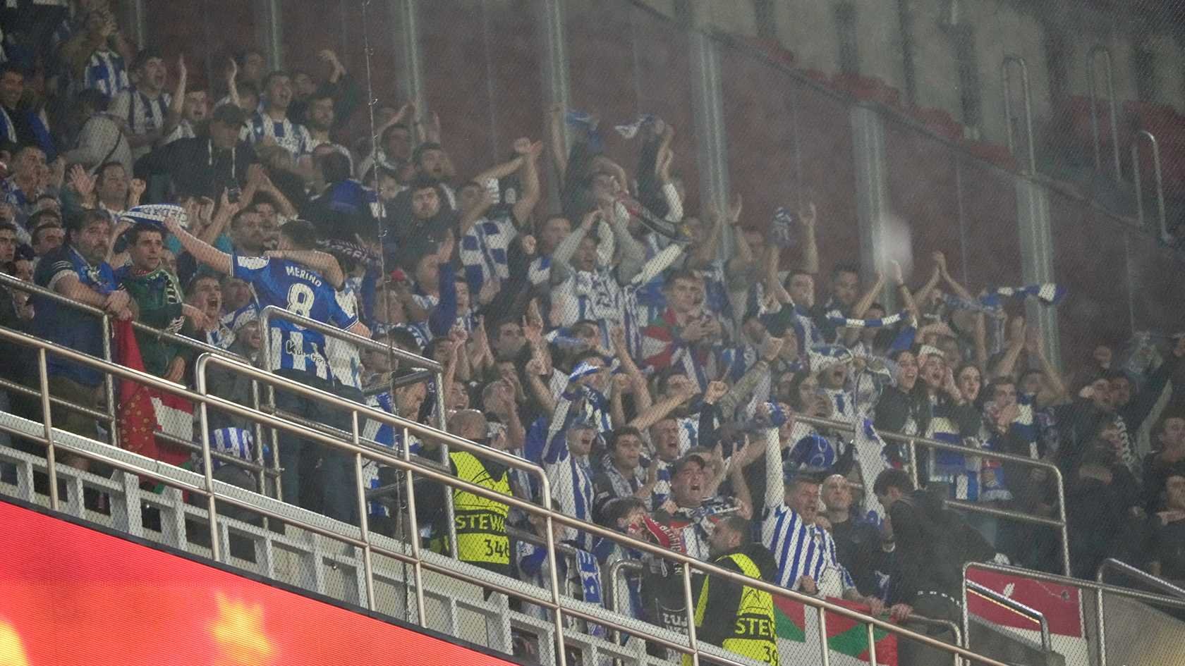 Aficionados de la Real Sociedad en el Estadio da Luz (Foto: Real Sociedad).
