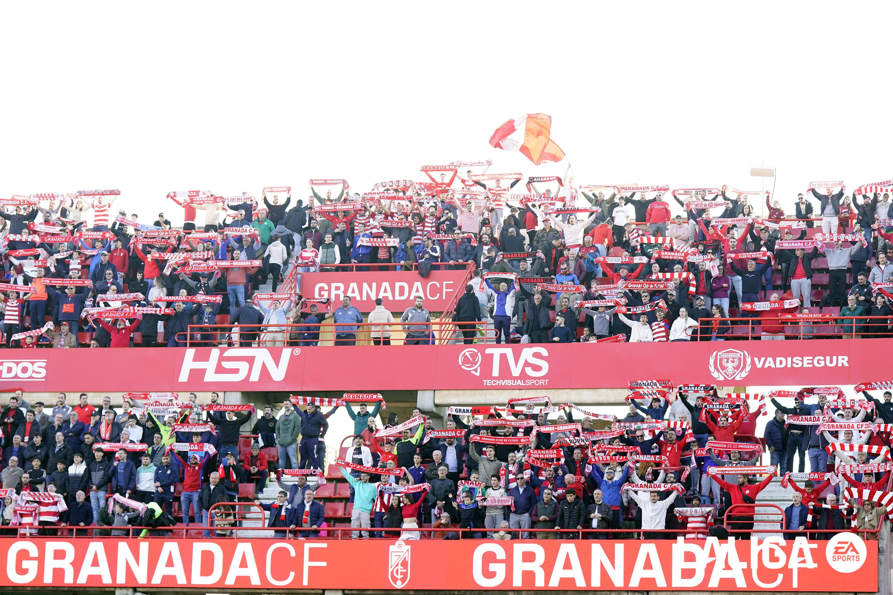 La afición del Granada en Los Cármenes (Foto: LALIGA).