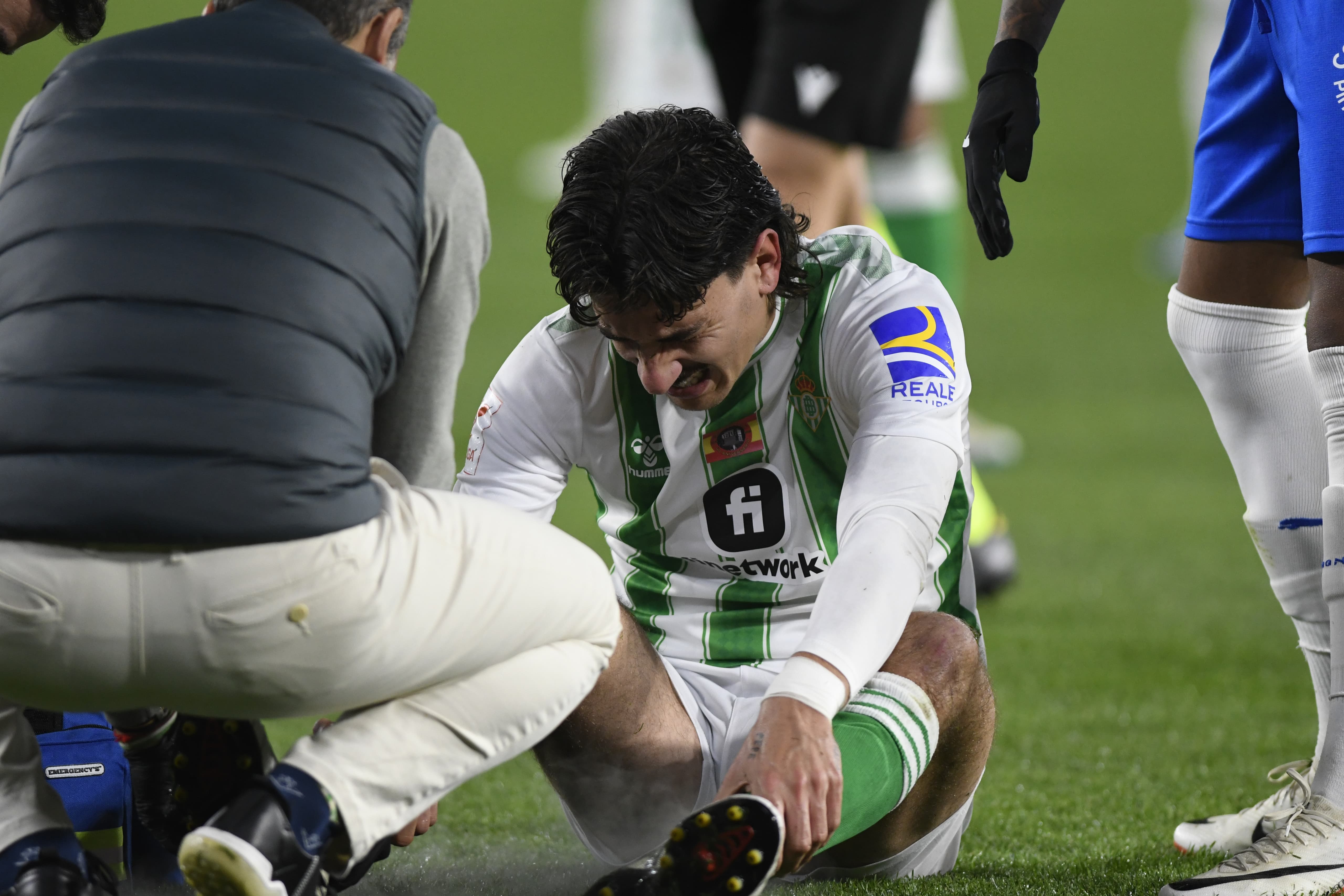 Bellerín, lesionado ante el Girona (Foto: Kiko Hurtado)