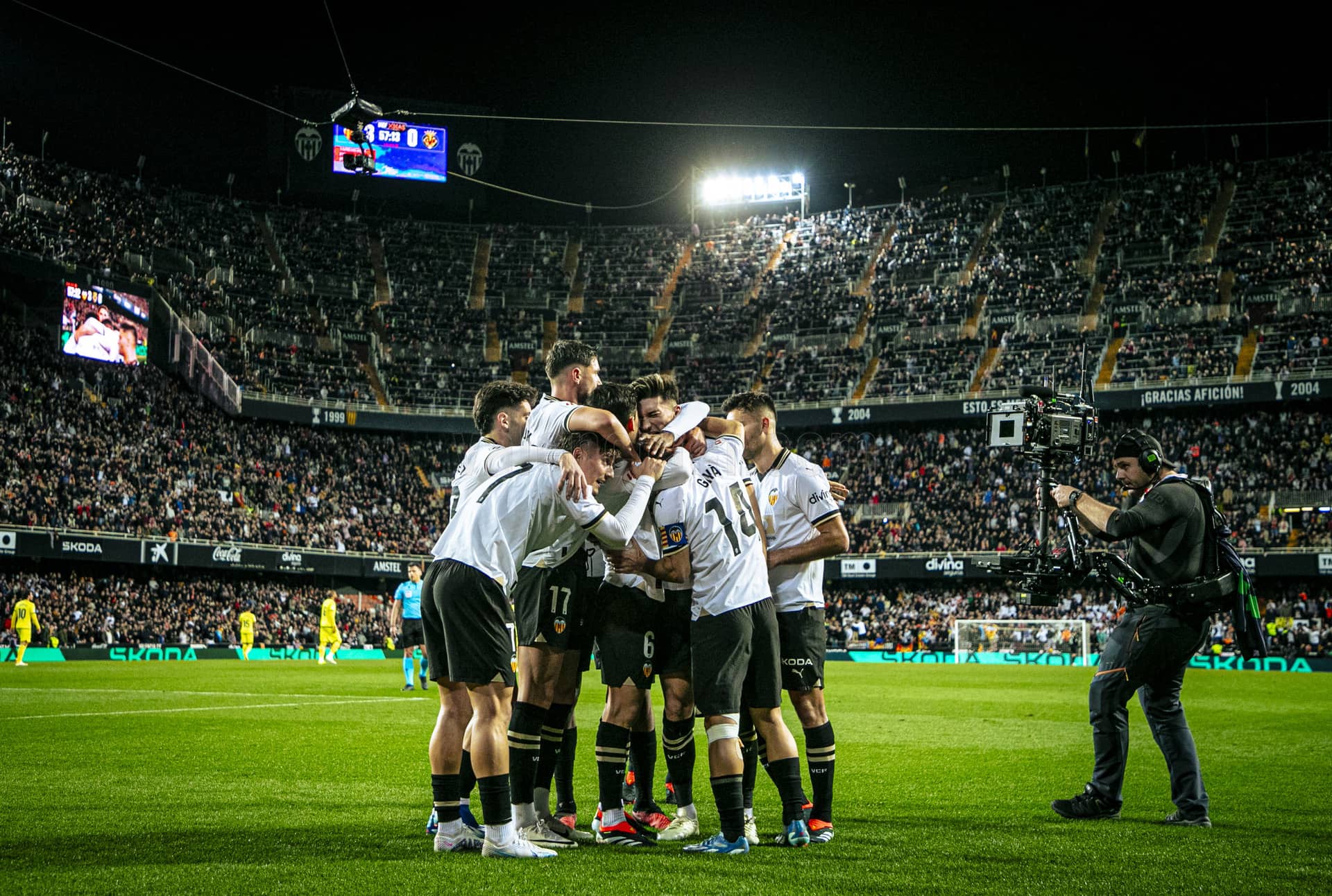 Valencia CF on X: #ValenciaVillarreal 🦇🟡 ⚽ 3-1  FINAAAAAAAAAAAAAAL DEL  PARTIDO Gran victoria de equipo y afición para entrar con buen pie en 2024.  Mestalla es un fortín. AMUNT! 💪 #ADNVCF  / X