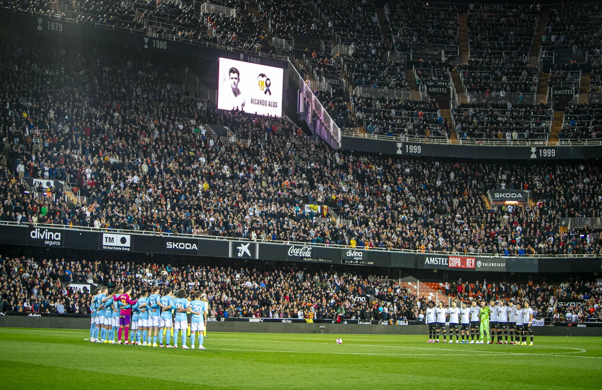 Minuto de silencio en memoria de Ricardo Alós (Foto: Valencia CF).