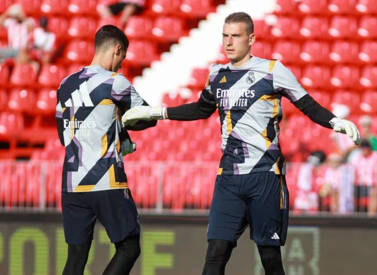 Kepa Arrizabalaga y Andriy Lunin, en un calentamiento (Foto: Cordon Press).