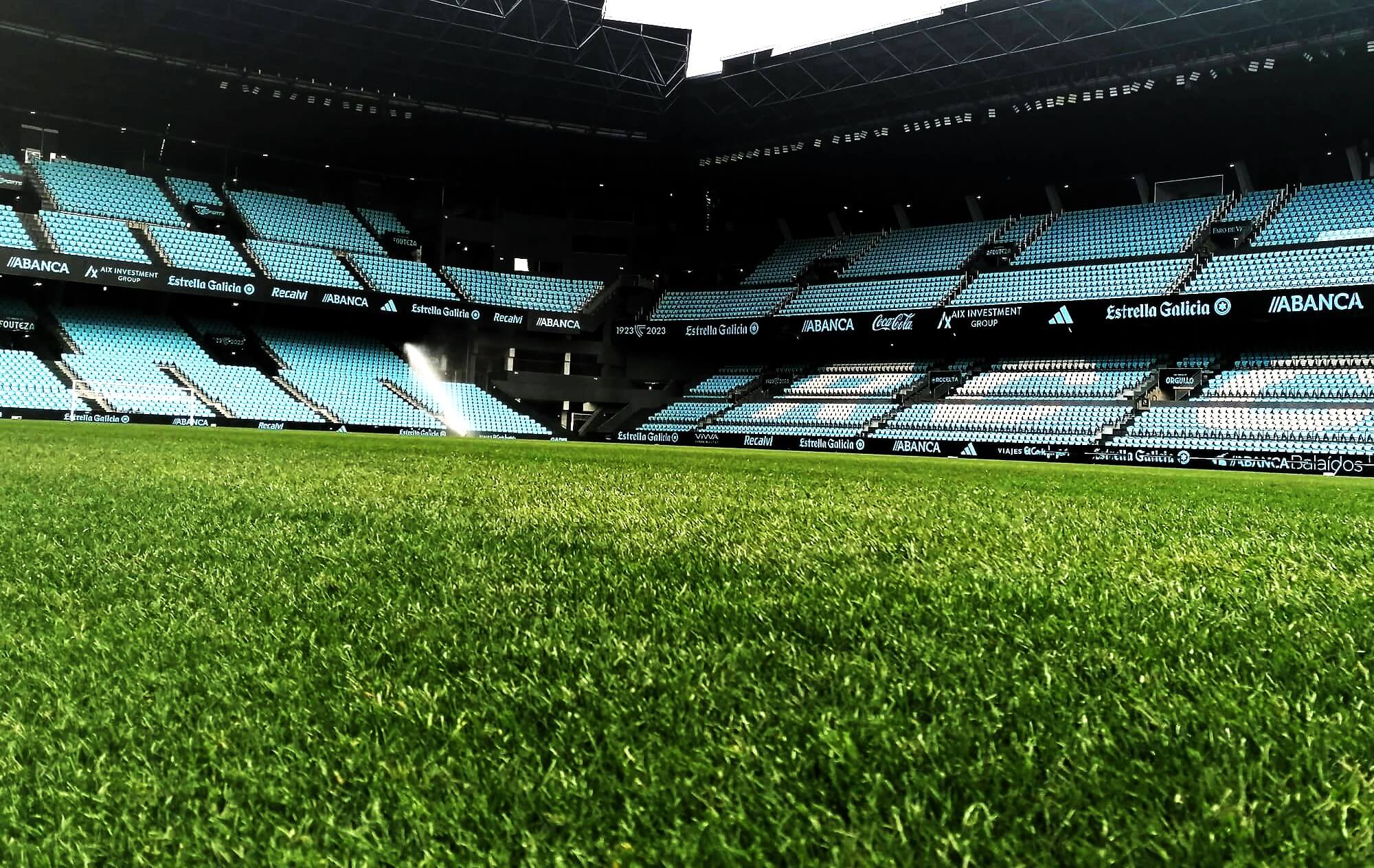 San Mamés espera ya al Athletic Club y al Real Valladolid.