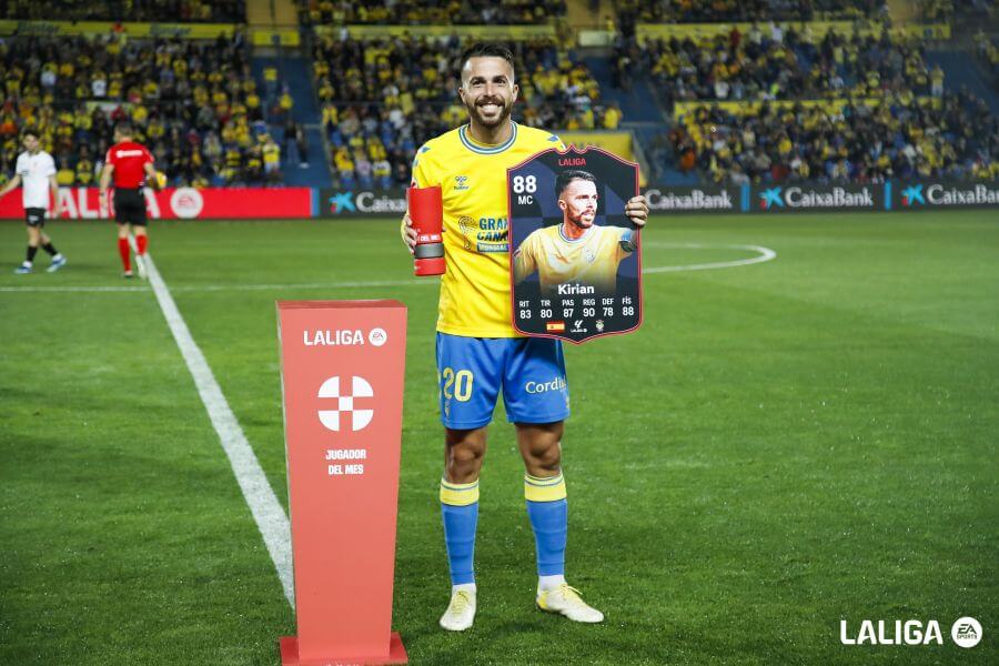 Kirian recibe el premio al jugador del mes antes del UD Las Palmas - Valencia CF (Foto: LALIGA).
