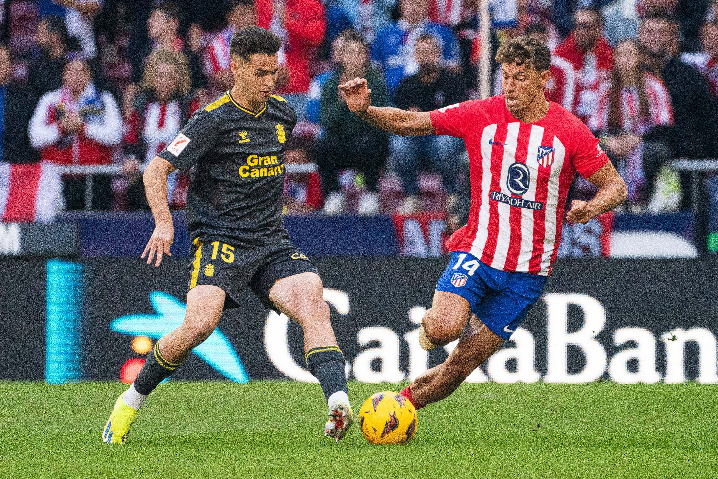 Marcos Llorente disputa un balón en el Atlético-Las Palmas (Foto: Cordon Press).