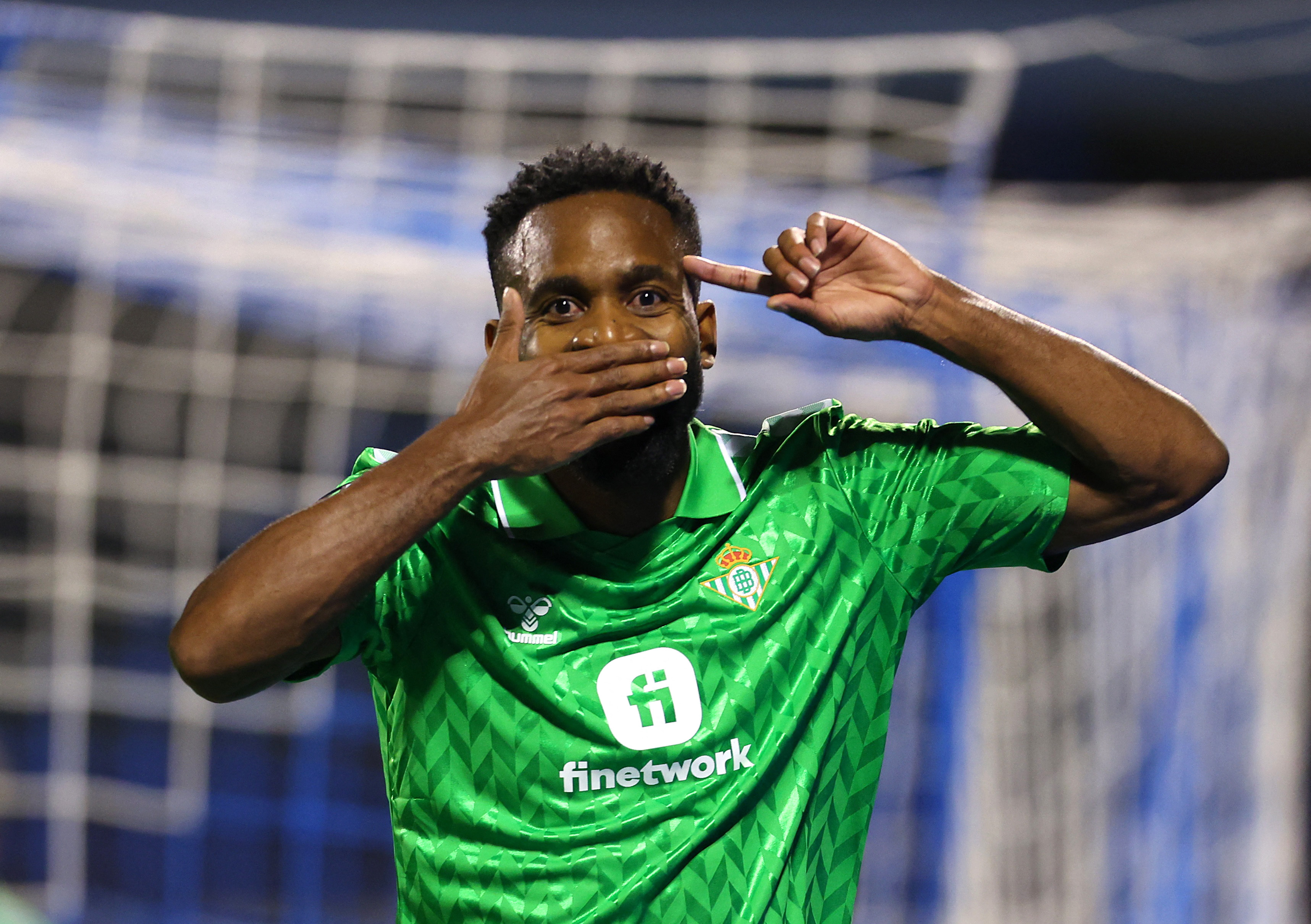 Bakambu celebra su gol en el Dinamo Zagreb-Betis (Foto: Reuters).