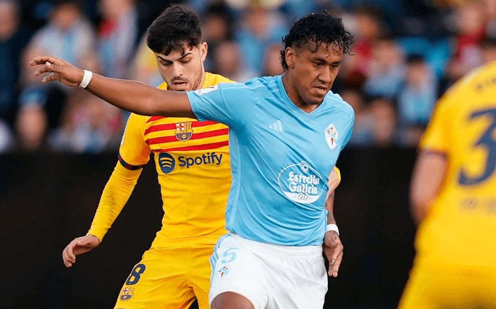 Renato Tapia ante el Barcelona (Foto: RC Celta).