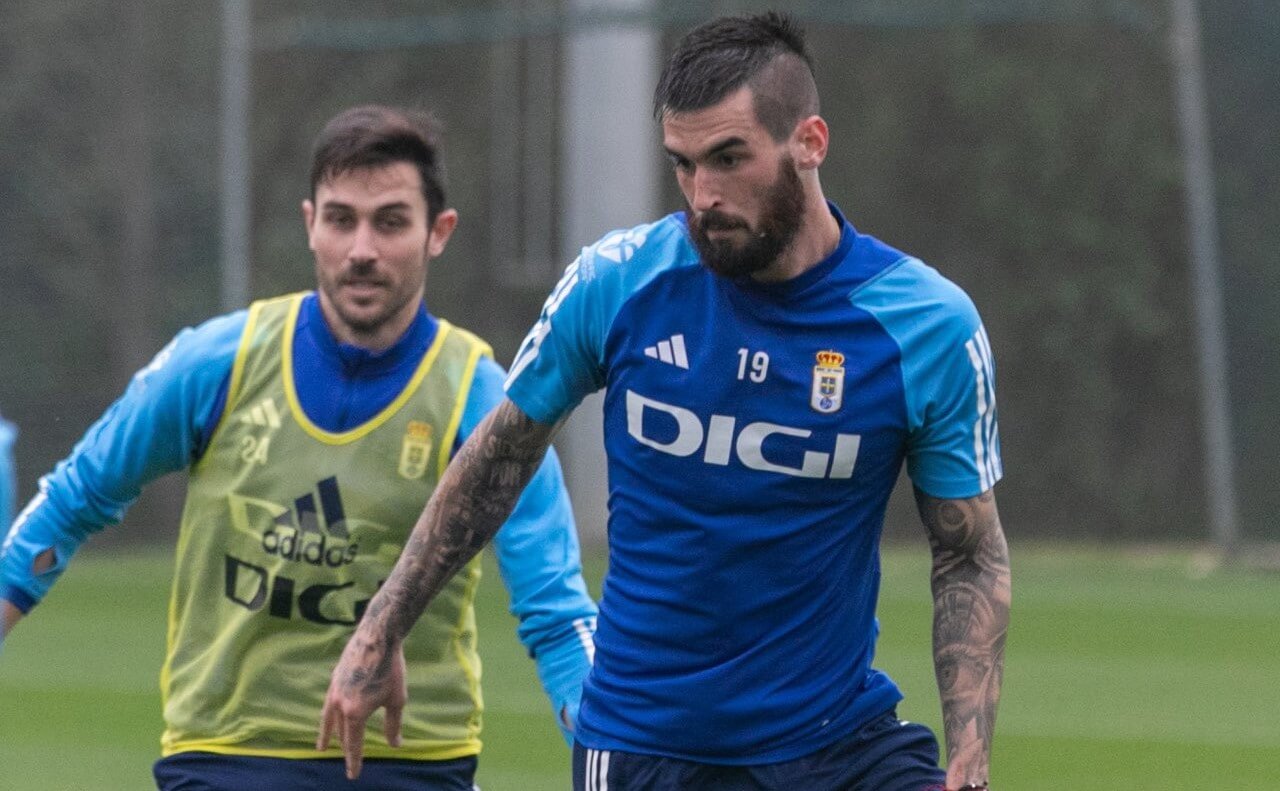 Álex Millán, en un entrenamiento (Foto: Real Oviedo).