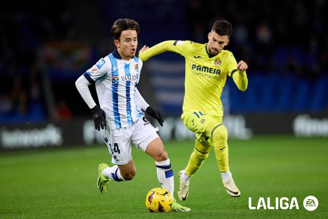 Kubo avanza con el balón en el Real Sociedad - Villarreal (Foto: LALIGA).