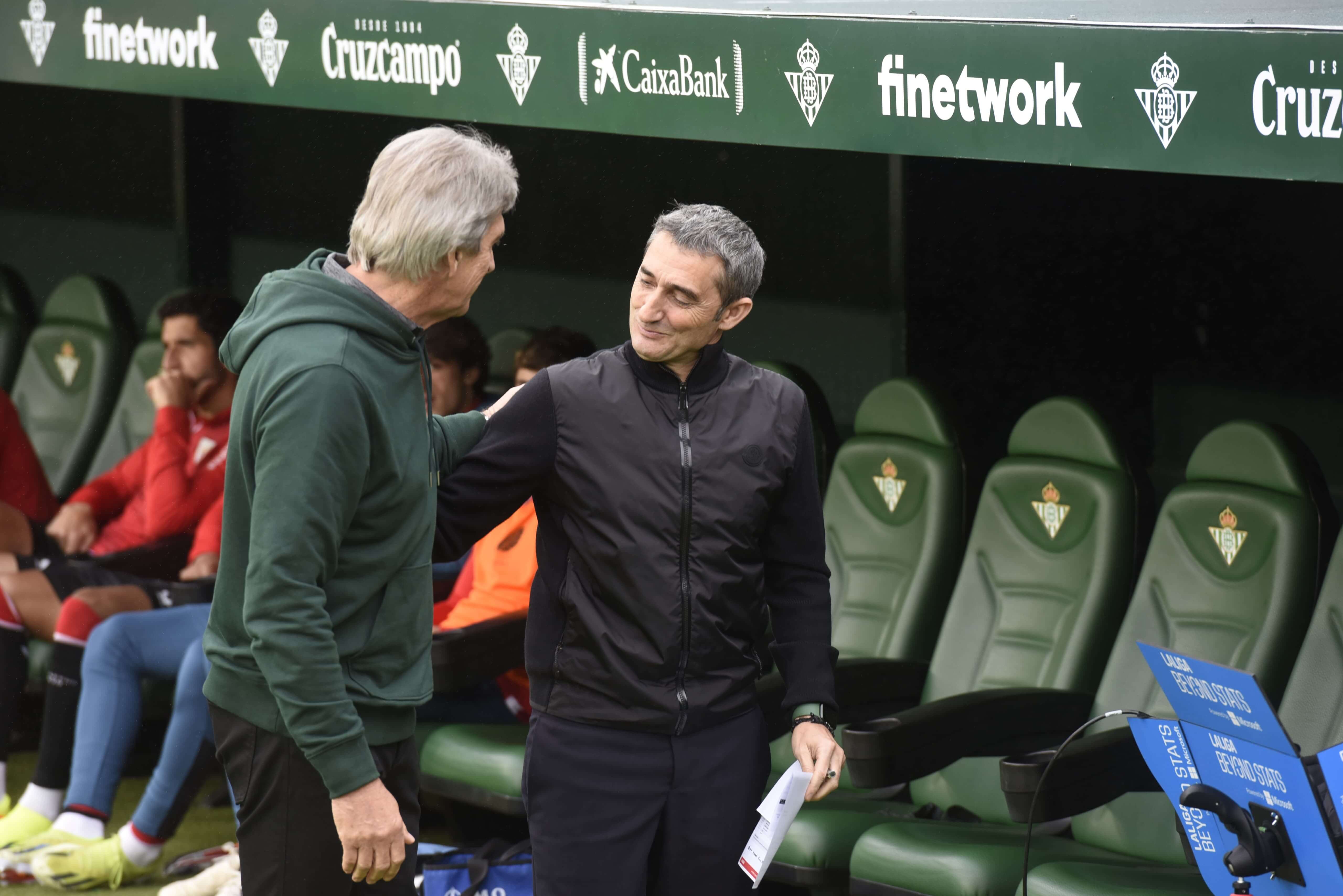 Pellegrini y Valverde se saludan en el Villamarín (Foto: Kiko Hurtado).