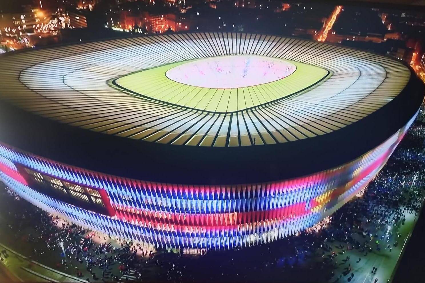 San Mamés, 'La Catedral', en una noche de partido (Foto: Athletic Club).