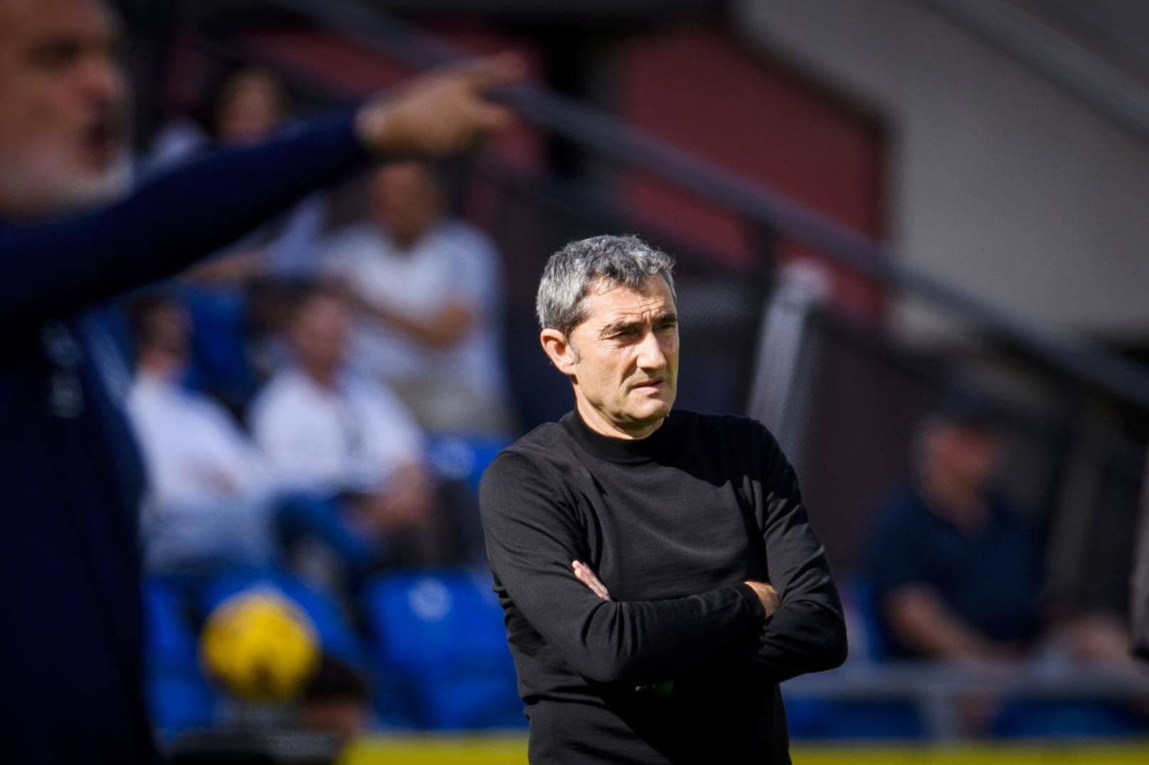 Ernesto Valverde, pensativo ante la UD Las Palmas (Foto: Athletic Club).