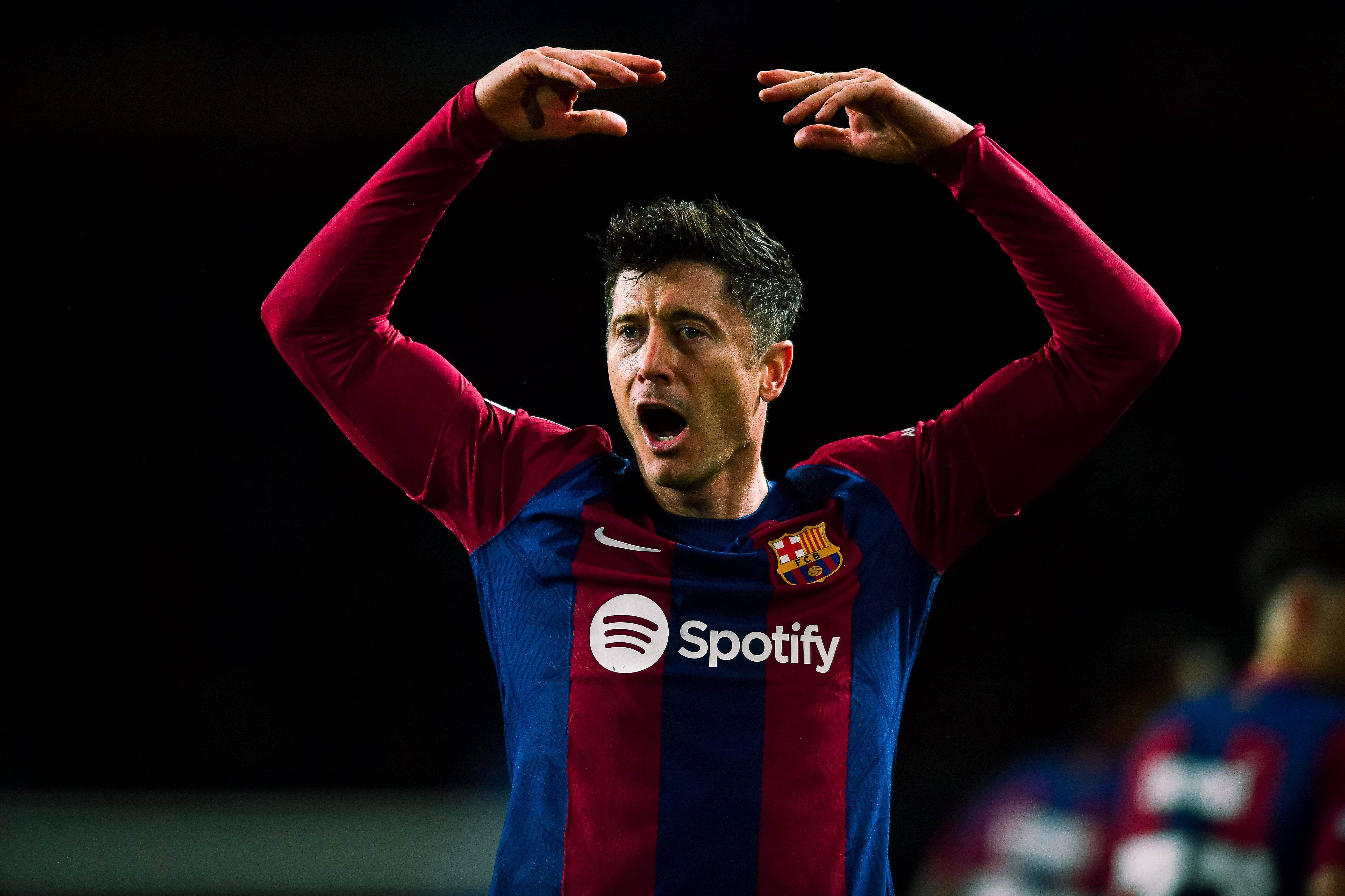 Robert Lewandowski celebrando un gol con el FC Barcelona (Foto: Cordon Press).