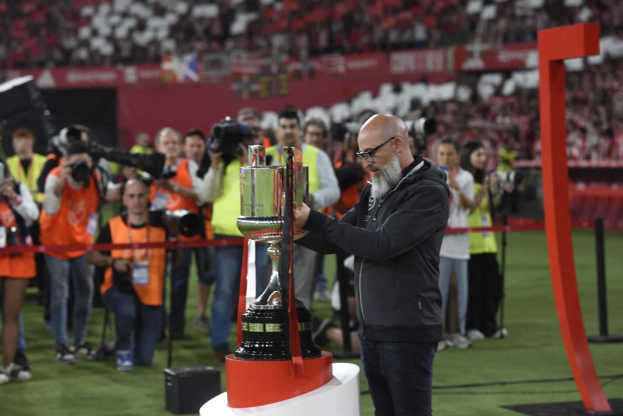 El trofeo de la Copa del Rey, en La Cartuja (Foto: Kiko Hurtado).