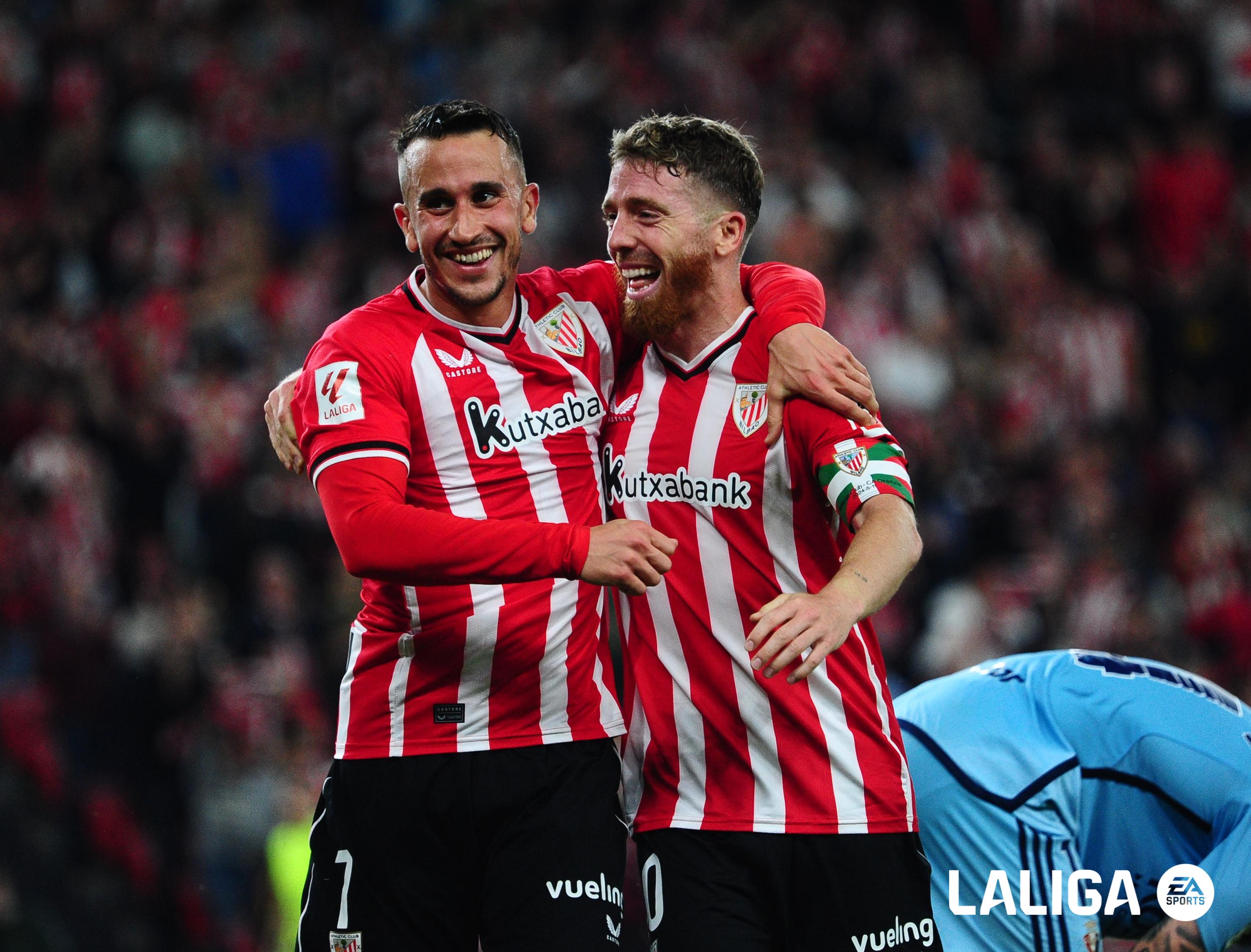 Álex Berenguer e Iker Muniain se abrazan ante Osasuna en San Mamés (Foto: LaLiga).