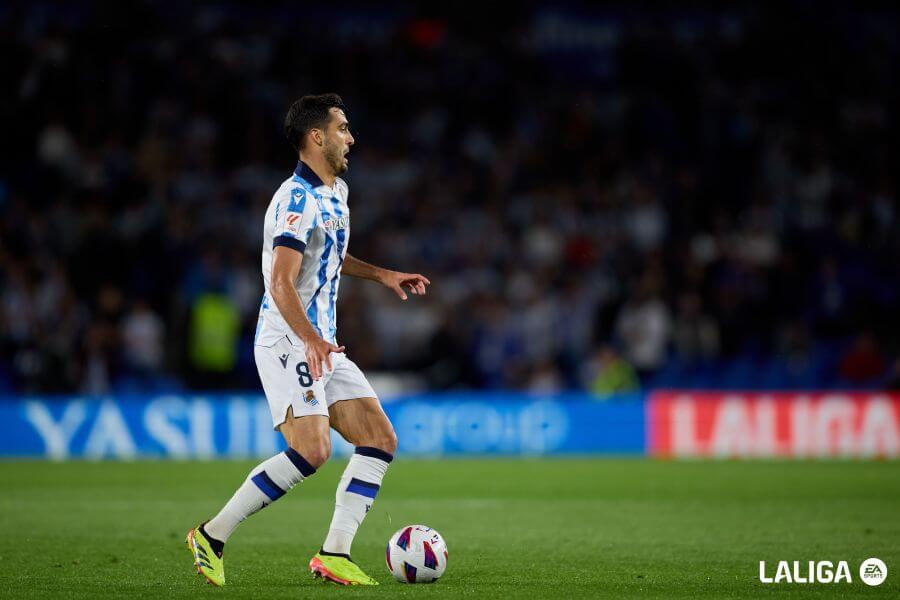 Mikel Merino, durante el Real Sociedad - Valencia (Foto: LaLiga).