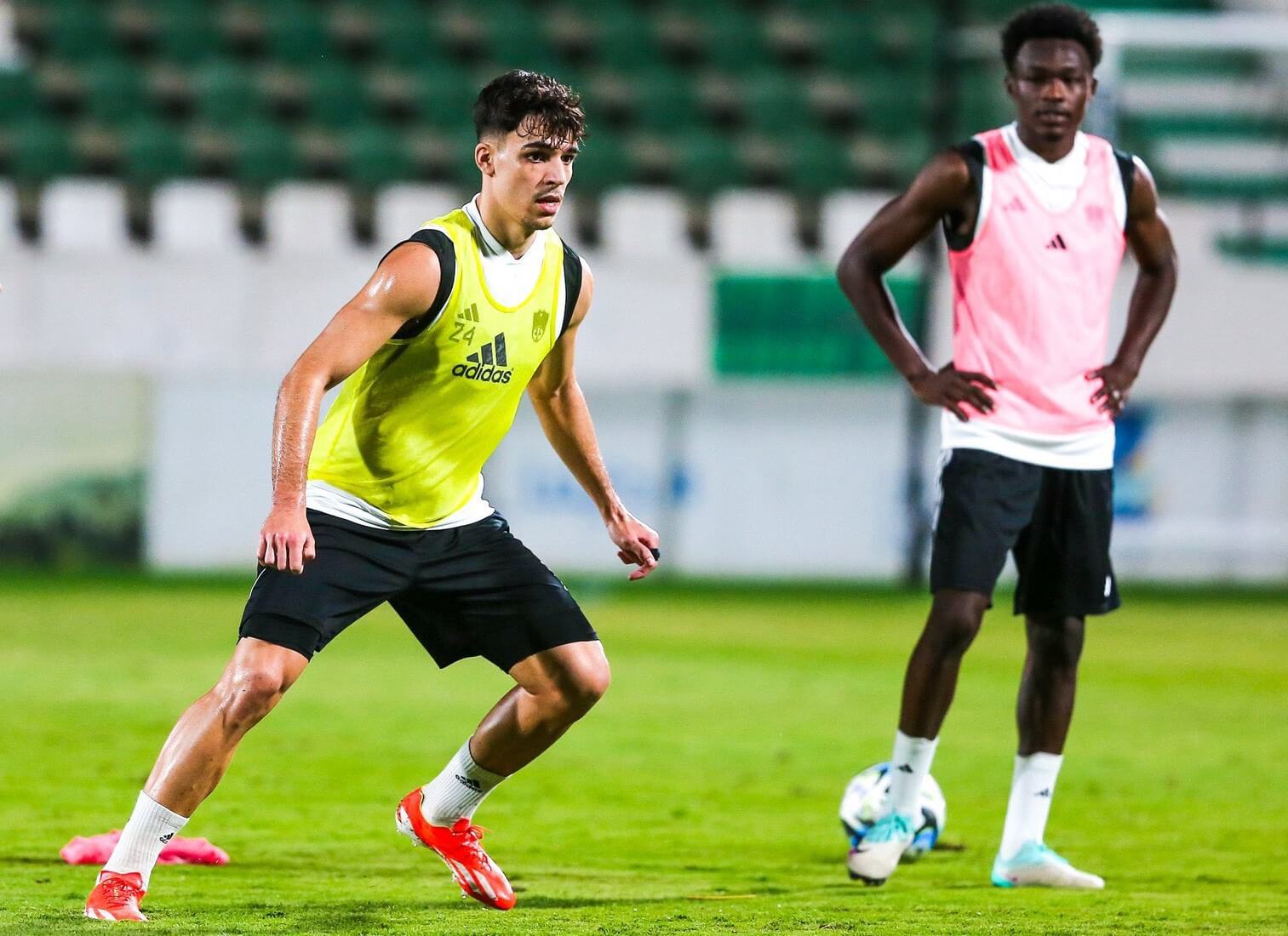 Gabri Veiga entrena en Arabia Saudí (Foto: @ALAHLI_FCEN).