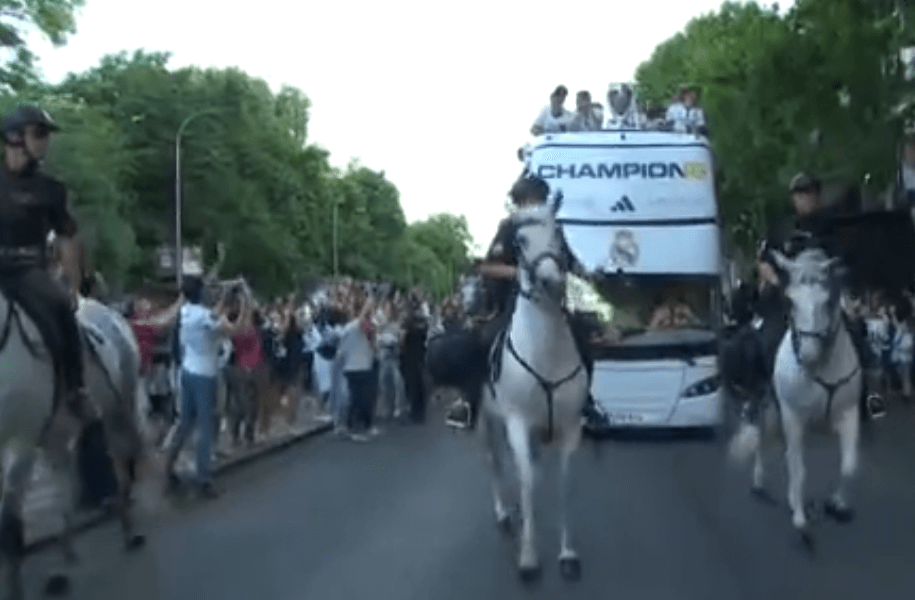 El autobús del Real Madrid celebrando la Champions (RMTV)