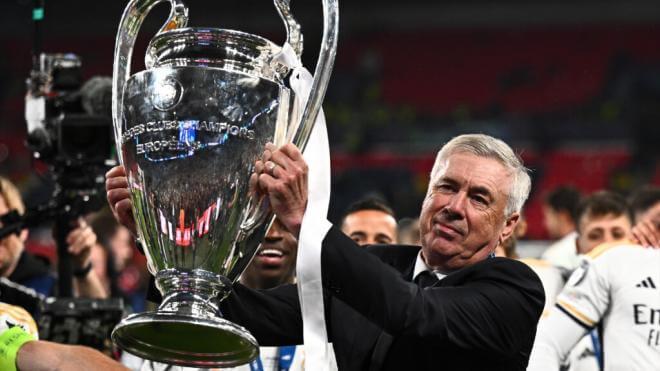 Carlo Ancelotti levnta su quinta Champions, tercera con el Real Madrid.