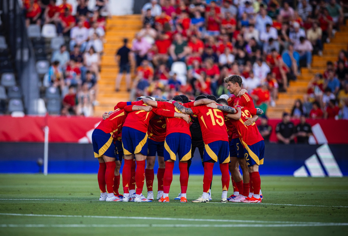 La Selección Española hace piña en el Nuevo Vivero antes de medirse a Andorra (Foto: @SEFutbol).